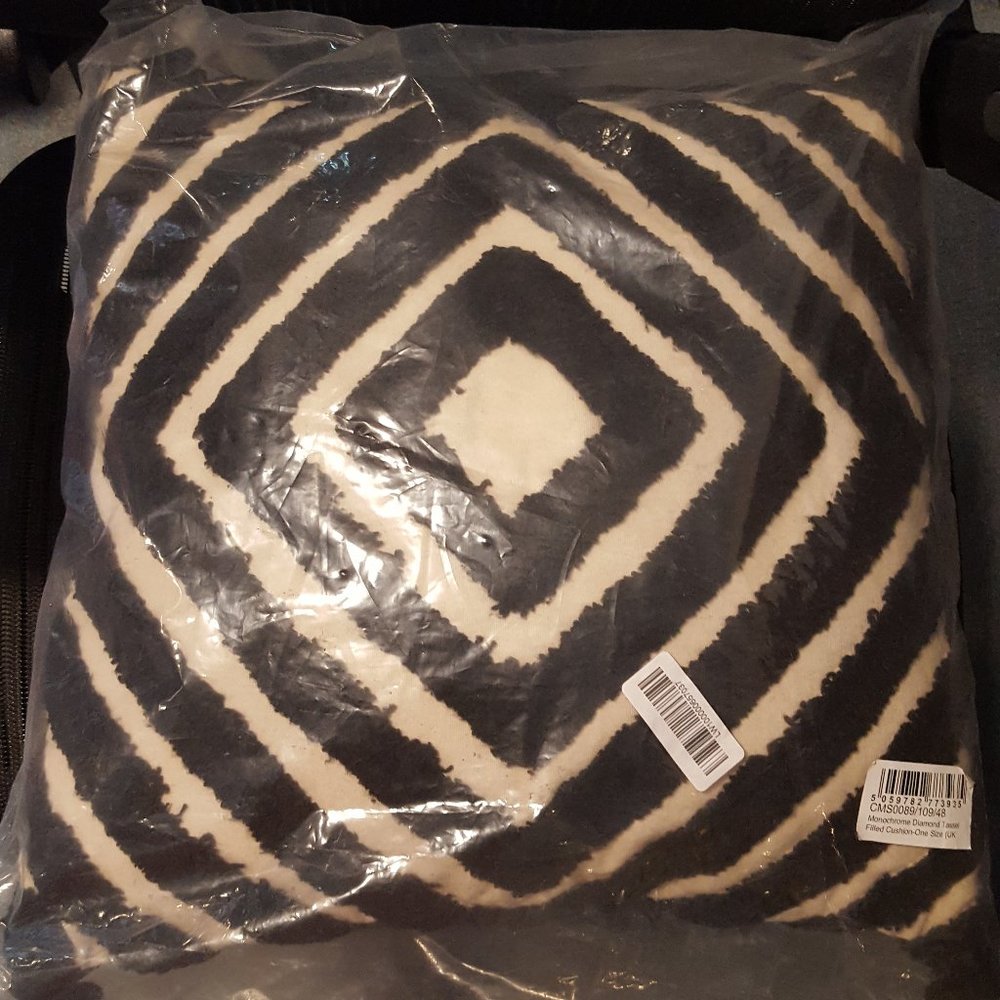 PrettyLittleThing Tassle Throw Pillow / Cushion